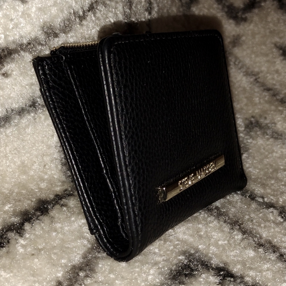 Steve Madden wallet in Black